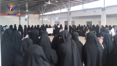 وقفة نسائية بمديرية الضحي بالحديدة انتصارًا للقرآن الكريم ونصرة لفلسطين