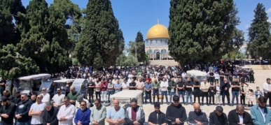   35 ألفا يؤدون صلاة الجمعة في المسجد الأقصى