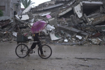 الأمم المتحدة تحذّر من انخفاض درجات الحرارة والأمطار الغزيرة التي تواجهها العائلات في غزة