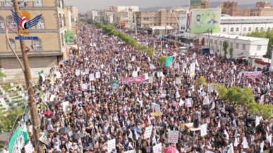 العاصمة صنعاء تحيي ذكرى استشهاد الإمام الحسين بمسيرة جماهيرية كبرى 