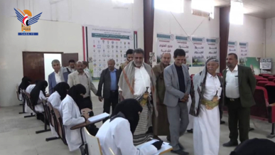 محافظ البيضاء يتفقد سير الاختبارات في الجامعة  