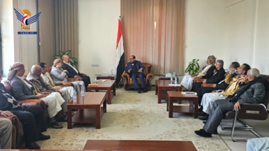 الجهاد الإسلامي وسرايا القدس تكرمان مجلس الشورى بدرع "طوفان الأقصى"