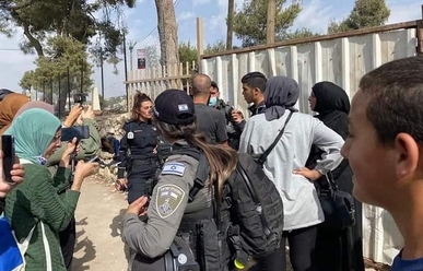 اندلاع مواجهات بين المقدسيين وقوات الاحتلال بمقبرة اليوسفية والاعتداء على الصيادين بغزة