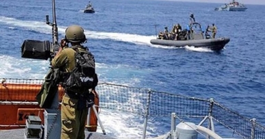 بحرية العدو الصهيوني تهاجم مراكب الصيادين الفلسطينيين شمال القطاع