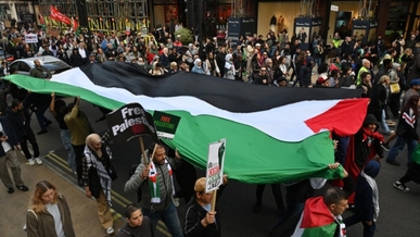 صحيفة “الغارديان”: أمريكا تقمع وجهات النظر المؤيدة لفلسطين