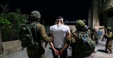 العدو يعتقل 120 مواطنا فلسطينيا من الضفة بينهم 40 عاملا من غزة