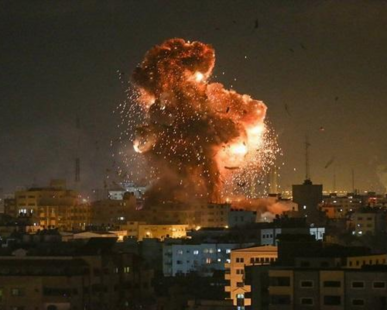 العدو يشن سلسلة غارات بالقرب من مستشفى القدس التابع للهلال الأحمر في غزة