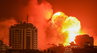 العدو الصهيوني يجدد الليلة قصفه على مناطق متفرقة من قطاع غزة