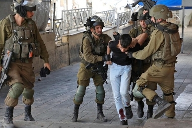 العدو الصهيوني يواصل حملات الاقتحام والاعتقال في الضفة الغربية والقدس