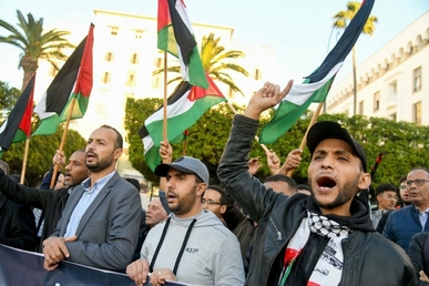 عشرات الآلاف يتظاهرون في المغرب دعما للفلسطينيين وللمطالبة بوقف التطبيع