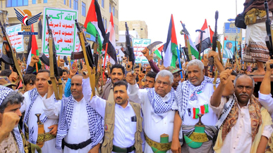 مسيرات حاشدة في الحديدة تضامناً مع فلسطين وتأكيداً على الالتفاف في مواجهة أمريكا وبريطانيا 