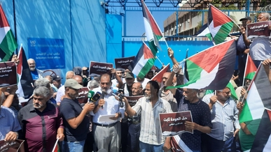 حركة حماس تستنكر قرار “أنروا” إنهاء عقود موظفيها في غزة