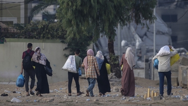 مراسل (سبأ): جيش العدو الصهيوني يضيق على أهالي غزة ويعاقبهم لأنهم رفضوا النزوح