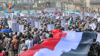 مسيرتان بساحتي الرسول الأعظم بالتعزية والكمب بمقبنة بعنوان “مسارنا مع غزة .. قدماً حتى النصر” 