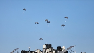 “أطباء بلا حدود” ترد بشدة على نية بايدن تشييد رصيف بحري على ساحل غزة