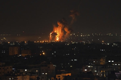 استشهاد 13 فلسطينيا إثر غارات صهيونية على قطاع غزة