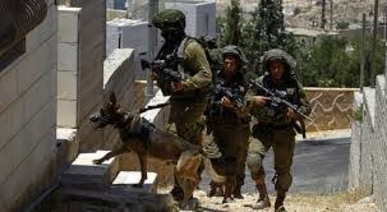 إصابة فلسطينيين بالرصاص وبالاختناق بالغازات في اعتداء للاحتلال شرق غزة