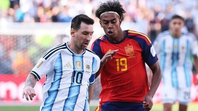 لامين يتقاسم رقما قياسيا مع الأسطوري ميسي