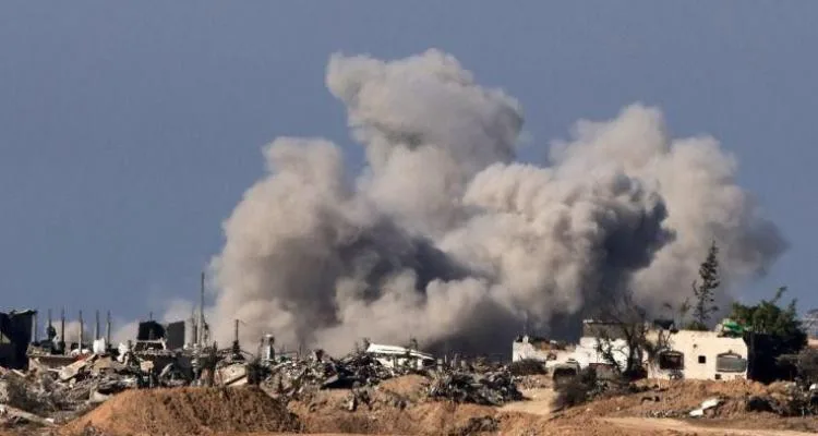 بعد ليلة دامية.. انتشال جثمان صياد فلسطيني بعد استشهاده برصاص زوارق العدو الإسرائيلي في بحر دير البلح