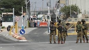 العدو الصهيوني ينصب حاجزا عسكريا في قرية يبرود ويقتحم بلدة جبل المكبر