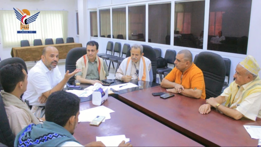 اجتماع بالحديدة يناقش آلية دعم صناعة وتسويق الأقمشة المحلية والملابس القطنية اجتماع بالحديدة يناقش آلية دعم صناعة وتسويق الأقمشة المحلية والملابس القطنية