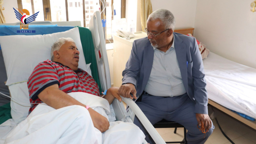 باجعالة يطمئن على صحة نائب المدير التنفيذي لصندوق المعاقين الصلوي