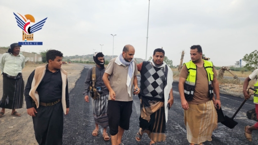 الاطلاع على سير تنفيذ أعمال صيانة وإعادة تأهيل طريق الحديدة - باجل 