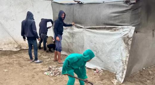 بلدية غزة تحذر من تفاقم المعاناة بسبب المنخفض الجوي