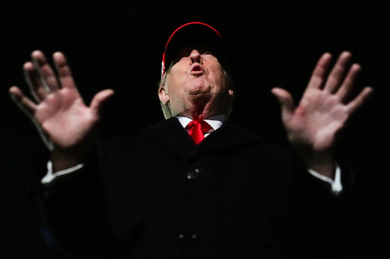 "إسرائيل هيوم" تسأل: هل تقترب يافا "تل أبيب" من عصر بلا دعم أمريكي؟