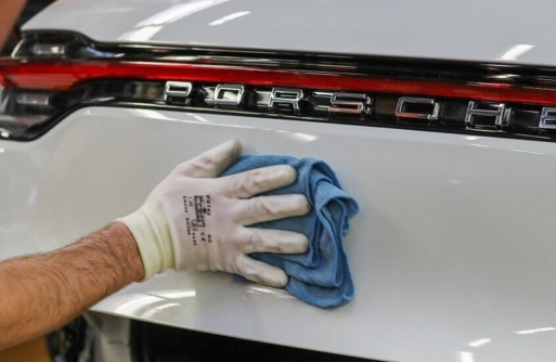 مجموعة "بورش إس إي" الألمانية تلجأ للصناعات الدفاعية بسبب تراجع المبيعات 