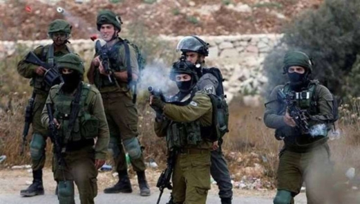 العدو الصهيوني يصيب فلسطينيا ويعتقله مع ثلاثة آخرين في الرام وقرية المغير