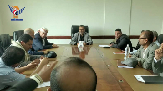 وزير الكهرباء ومحافظ إب يناقشان أوضاع مشاريع الكهرباء والمياه في المحافظة