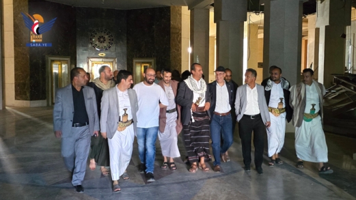 اليافعي والمحاقري يطلعان على أوضاع فندق موفنبيك وما لحق به من أضرار جراء العدوان