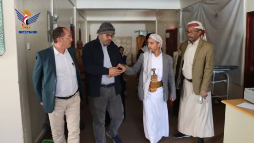 وكيل أول أمانة العاصمة يطلع على خدمات مركز الإيواء "كرامة"