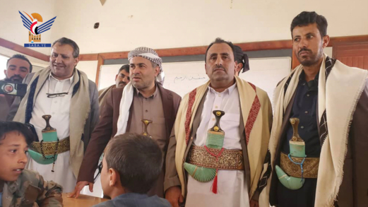 محافظ عمران يتفقد الدورات الصيفية بمديرية عيال سريح