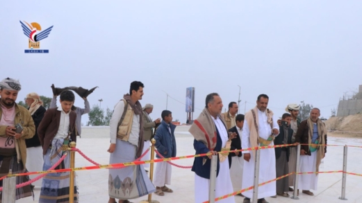  صعدة .. قيادة وموظفو وحدة تمويل المشاريع بالحديدة يزورون ضريح الشهيد القائد