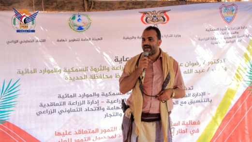 محافظ الحديدة يدشّن تسليم واستلام الدفعة الأولى من التمور المتعاقد عليها ضمن فاتورة الاستيراد