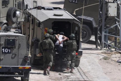العدو الإسرائيلي يعتقل شقيقين فلسطينيين شرق رام الله ومستوطنون يقتحمون حيا في سلوان