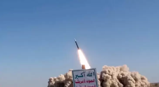 إنذارات وانفجارات.. اليمن يستهدف وسط الكيان المحتل بصاروخ جديد