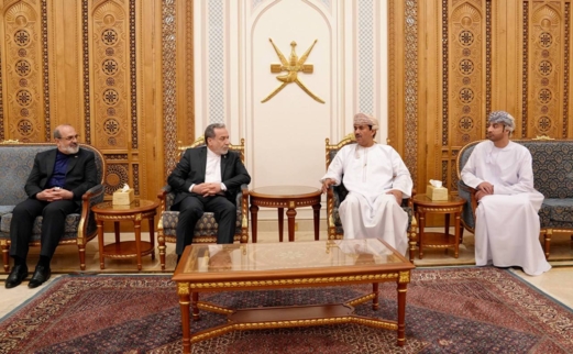 عراقجي يصل إلى العاصمة العمانية مسقط على رأس وفد دبلوماسي