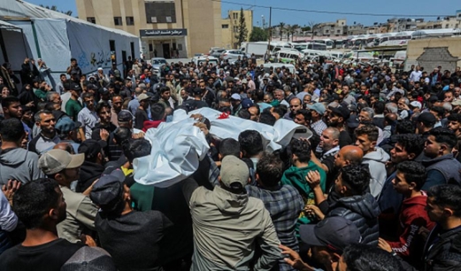 استشهاد فلسطينيَين وإصابة آخرين بقصف صهيوني لقطاع غزة