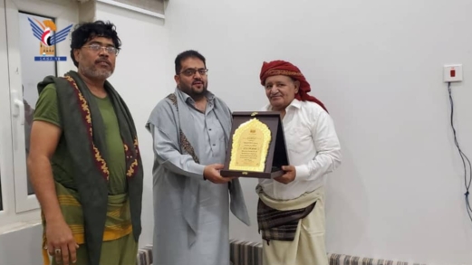  نائب وزير الثقافة والسياحة يزور الفنان محمد مقبل والمنشد محمد الحلبي