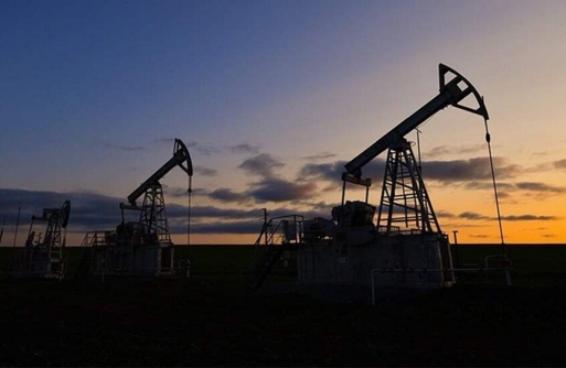 العقود الآجلة للخام الأمريكي تقفز إلى 111 دولاراً للبرميل نتيجة لتداعيات العدوان على إيران