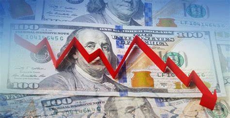 الدولار ينخفض بعد إعلان ترامب وقف إطلاق النار