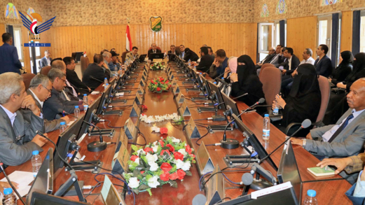 رئيس جامعة صنعاء يلتقي عمداء الكليات ومدراء المراكز العلمية والبحثية ونوابهم