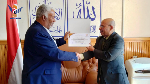وزير الشؤون الاجتماعية يكرم عدد من قيادات مجلس الشؤون الإنسانية سابقا