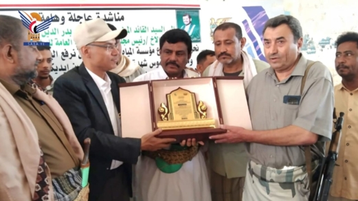 مياه حجة تكرم المدير المالي والإداري - فرع عبس