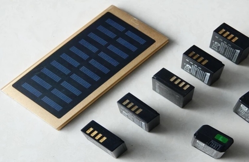 باحثون يبتكرون بطارية تتحمل حرارة تصل لـ100 درجة مئوية باحثون يبتكرون بطارية تتحمل حرارة تصل لـ100 درجة مئوية