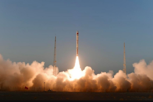 الصين تطلق مجموعة أقمار صناعية جديدة للإنترنت