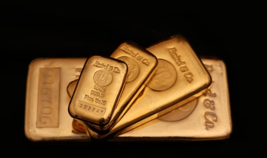 استقرار الذهب قرب ذروة سبعة أسابيع بدعم توقعات خفض الفائدة